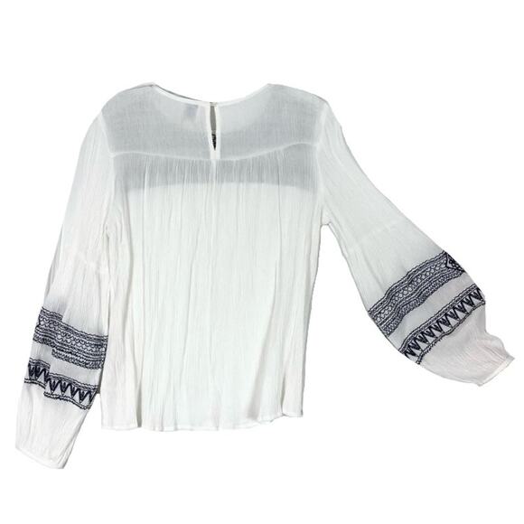 nwot BLUE RAIN Top S White Crinkle Navy-Embroidery Crochet Balloon-Long-Slv - Picture 2 of 11